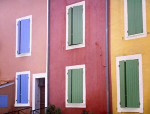 Images Dated 7th January 2019: France, Provence, Roussillon. Colorful building exteriors
