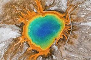 Tourist Gallery: Grand Prismatic Spring, Midway Geyser Basin, Yellowstone National Park, Wyoming, USA