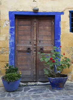 <b class=qtipBold><figcaption>Greece, Crete, Chania, Doorway</figcaption></b><br><em>© Holly Looney / DanitaDelimont.com</em> Greece, Crete, Chania, Doorway