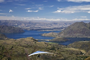 Hang Gliders above Lake Wanaka, South Island, New Zealand Hang Gliders above Lake Wanaka, South Island, New Zealand