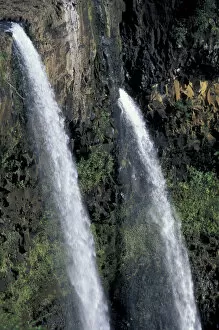Images Dated 31st August 2003: Hawaii, Kauai Waterfall