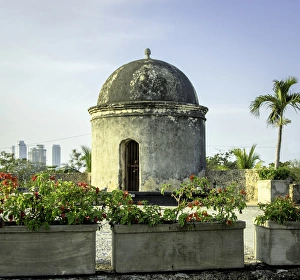 Historic Spanish colonial walls and fortifications surround the Old City of Cartagena Historic Spanish colonial walls and fortifications surround the Old City of Cartagena