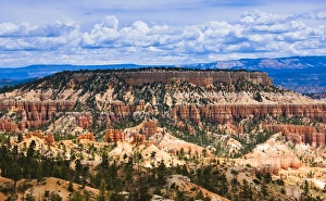 Hoodoos protect a distand mesa in Bryce Canyon - Bryce National Park, UT Hoodoos protect a distand mesa in Bryce Canyon - Bryce National Park, UT
