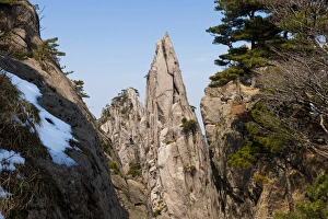 Images Dated 27th March 2011: Huang Shan landscape, China