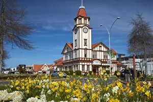 i-SITE visitor centre (old Post Office) and flowers, Rotorua, North Island, New Zealand i-SITE visitor centre (old Post Office) and flowers, Rotorua, North Island, New Zealand