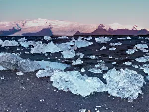 Nordic Gallery: Iceberg formation on the beach at Jokulsarlon, Iceland