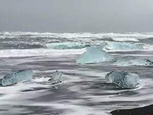 Vatnajokull Gallery: Icebergs on black volcanic beach, Iceland