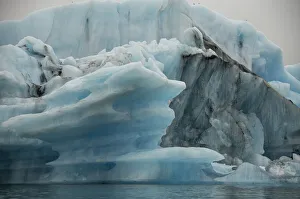 Icebergs from the Jokulsarlon glacier drift in Jokulsarlon lagoon in Iceland Icebergs from the Jokulsarlon glacier drift in Jokulsarlon lagoon in Iceland