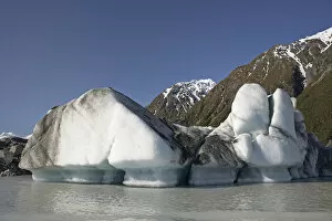 Images Dated 3rd October 2010: Icebergs in Tasman Glacier Terminal Lake, Aoraki / Mt Cook National Park, Canterbury