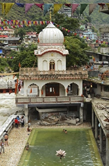 India, Himachal Pradesh, Manikaran, Sri Guru Nanak Ji Gurdwara shrine along the Parvati India, Himachal Pradesh, Manikaran, Sri Guru Nanak Ji Gurdwara shrine along the Parvati