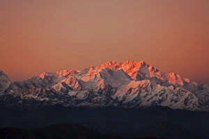India, West Bengal, Singalila National Park, Sandakfu, view on snowcapped Kangchenjunga India, West Bengal, Singalila National Park, Sandakfu, view on snowcapped Kangchenjunga