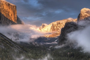Inspiration point -- Tunnel View -- sunset colors. El Capitan and Half Dome. Yosemite Inspiration point -- Tunnel View -- sunset colors. El Capitan and Half Dome. Yosemite