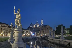 Italy, Padua, Prato della Valle, This square is the largest in Italy Italy, Padua, Prato della Valle, This square is the largest in Italy