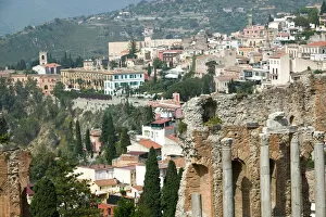 Images Dated 16th May 2005: ITALY-Sicily-TAORMINA: Teatro Greco -Greek Theater (c.3rd century BC) & Town