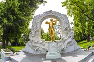 Johann Strauss Junior Statue in City Park of Vienna, Austria Johann Strauss Junior Statue in City Park of Vienna, Austria