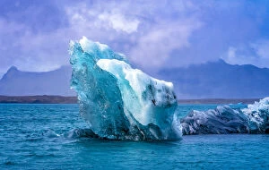 Vatnajokull National Park Gallery: Large iceberg Diamond Beach, Jokulsarlon glacier lagoon, Vatnajokull National Park