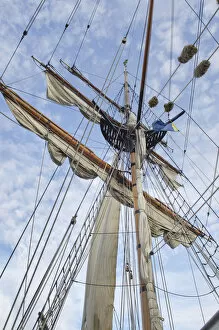 Mast rigging and sails of Hawaiian Chieftain, a Square Topsail Ketch