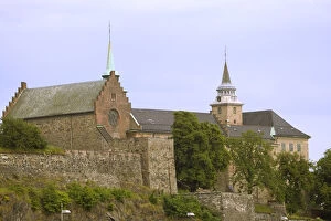 Images Dated 17th December 2003: the medieval Akershus Castle and Fortress. Over looking the harbor The castle