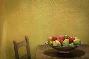 Images Dated 14th March 2013: Mexico, San Miguel de Allende. Furit bowl on table