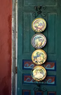 Images Dated 12th November 2005: Mexico, San Miguel de Allende, Plates decorating door