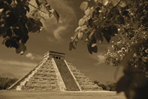 Mexico, Yucatan Peninsula, Chichen Itza, View of el castillo pyramid Mexico, Yucatan Peninsula, Chichen Itza, View of el castillo pyramid