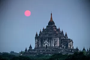 Myanmar Collection: Myanmar, Bagan. Sunset on Thatbyinnyu Temple