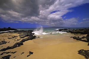 Images Dated 31st March 2004: N. A. USA, Maui, Hawaii. Secret Beach Cove