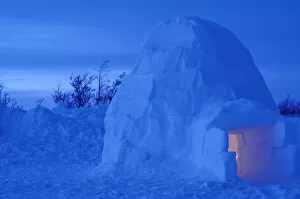 Images Dated 11th March 2004: NA, Canada, Manitoba, Churchill Arctic igloo with candle light inside