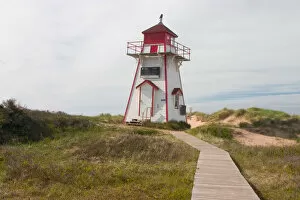 Images Dated 19th January 2005: NA, Canada, Prince Edward Island National Park. Cove Head lighthouse