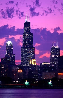 Images Dated 26th May 2006: NA, USA, Illinois, Chicago. The Chicago skyline and Sears Tower at dusk
