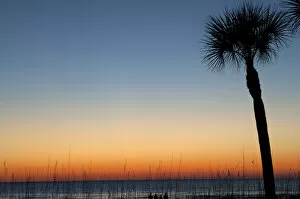 Images Dated 18th March 2007: North America, USA, Florida, Sarasota, Orange and blue Sunset on the Crescent Beach