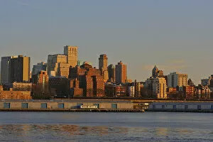 Images Dated 28th January 2006: North America, USA, New York, New York City. A view across the East River to Brooklyn