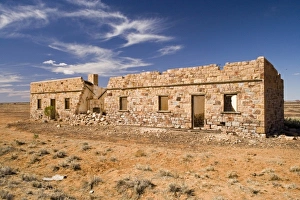 Images Dated 10th September 2006: North Peake Creek Railway Station Ruins (Old Ghan Railway), Oodnadatta Track, Outback