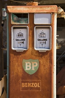 Images Dated 10th September 2006: Old Petrol Pump, Oodnadatta, Oodnadatta Track, Outback, South Australia, Australia