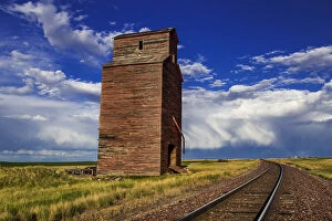 Images Dated 17th June 2012: Old wooden granary still stands near the ghost town of Collins, Montna, USA