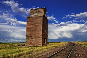 Old wooden granary still stands near the ghost town of Collins, Montna, USA Old wooden granary still stands near the ghost town of Collins, Montna, USA