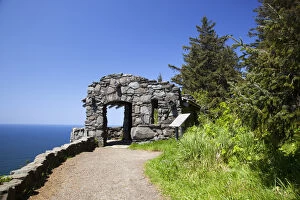Images Dated 12th May 2012: OR, Cape Perpetua Scenic Area, shelter at overlook built by CCC