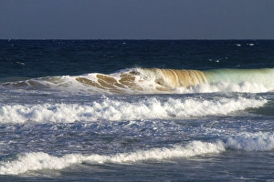 Pacific ocean waves off the island coast of Kauai, Hawaii, USA Pacific ocean waves off the island coast of Kauai, Hawaii, USA