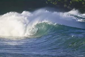 Images Dated 1st March 2004: Pacific storm waves, North Shore of Oahu, Hawaii