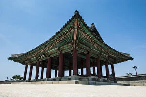 Images Dated 21st May 2011: Pavillion in the Unesco world heritage sight the fortress of Suwon, South Korea