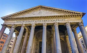 Roman Columns Pantheon, Rome, Italy. Rebuilt by Hadrian in 118 to 125 AD Became oldest Roman Columns Pantheon, Rome, Italy. Rebuilt by Hadrian in 118 to 125 AD Became oldest