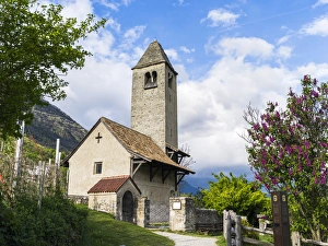 The romanic little church of Sankt Prokulus (San Procolo) near Naturns (naturno) The romanic little church of Sankt Prokulus (San Procolo) near Naturns (naturno)