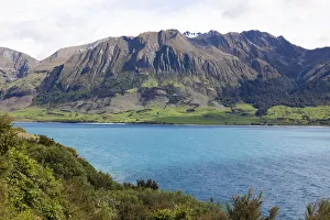 <b class=qtipBold><figcaption>South Island, lake landscape</figcaption></b><br>South Island, lake landscape.<br><em>© Greg Johnston / DanitaDelimont.com</em> South Island, lake landscape