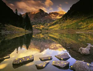Sunrise on the Maroon Bells, Rocky Mountains, near Aspen Colorado Sunrise on the Maroon Bells, Rocky Mountains, near Aspen Colorado