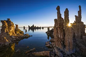 Images Dated 6th October 2012: Sunrise at the south shore of Mono Lake, Mono Basin National Scenic Area, California USA