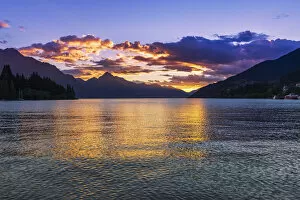 Australia Collection: Sunset over Lake Wakatipu from Queenstown, Otago, South Island, New Zealand