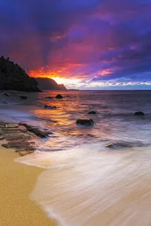 Getaway Gallery: Sunset over the Na Pali Coast from Hideaways Beach, Princeville, Kauai, Hawaii USA