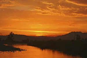 Images Dated 9th June 2008: Sunset over Ramganga river, Corbett National Park, India