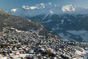 Images Dated 26th February 2005: SWITZERLAND-Wallis / Valais-VERBIER: Ski Resort / Winter Town & Ski Chalet View / Daytime