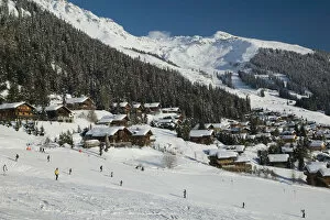 Images Dated 26th February 2005: SWITZERLAND-Wallis / Valais-VERBIER: Ski Resort / Winter Town & Ski Chalet View / Daytime